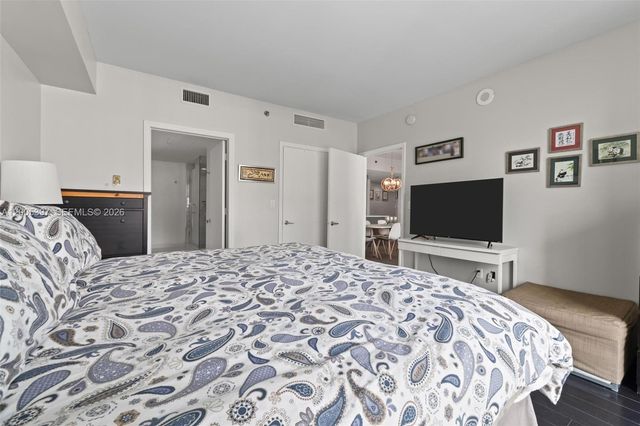 500 Brickell Ave 1405, Miami, FL 33131