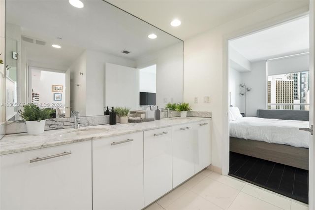 500 Brickell Ave 1405, Miami, FL 33131