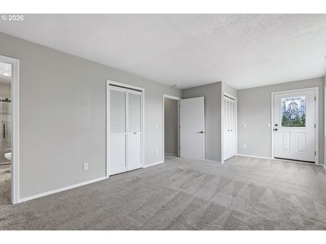 2695 HILLCREST Dr, West Linn, OR 97068