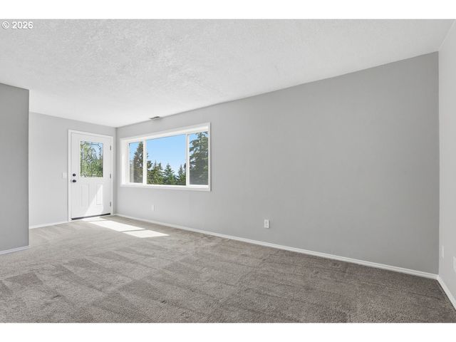 2695 HILLCREST Dr, West Linn, OR 97068