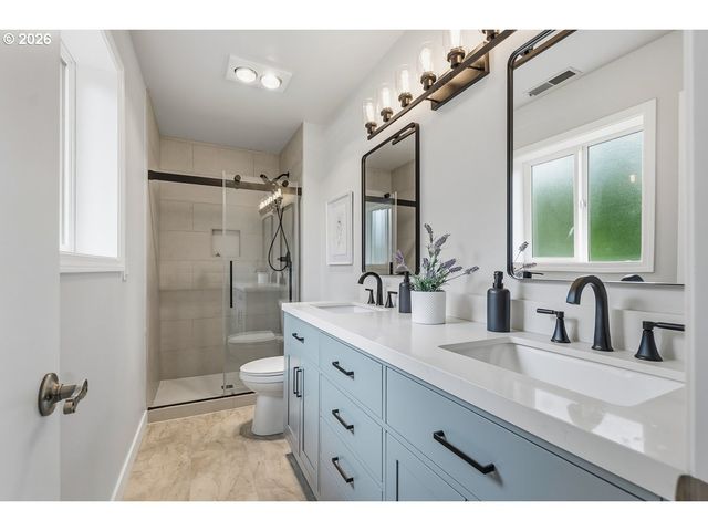 2695 HILLCREST Dr, West Linn, OR 97068