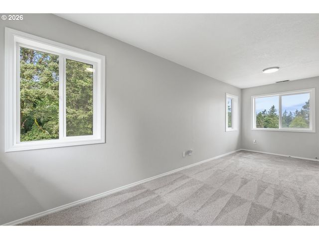 2695 HILLCREST Dr, West Linn, OR 97068