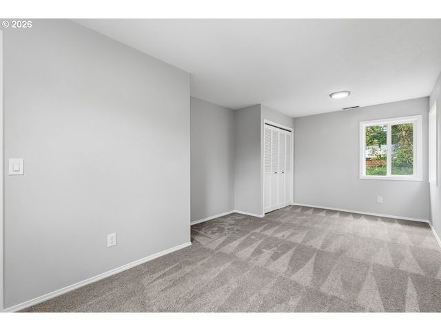 2695 HILLCREST Dr, West Linn, OR 97068
