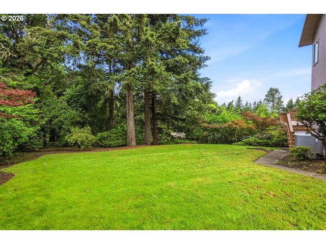 2695 HILLCREST Dr, West Linn, OR 97068