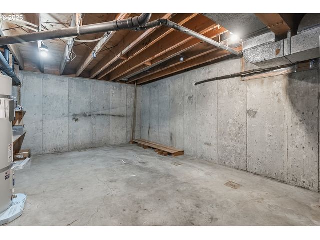 2695 HILLCREST Dr, West Linn, OR 97068