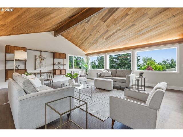 2695 HILLCREST Dr, West Linn, OR 97068