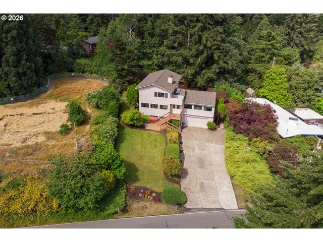 2695 HILLCREST Dr, West Linn, OR 97068
