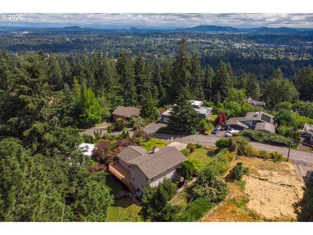 2695 HILLCREST Dr, West Linn, OR 97068