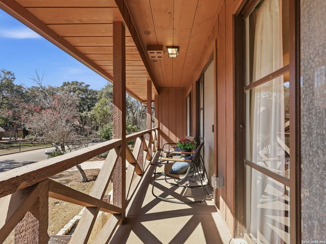 3727 HUNDRED OAKS DR, San Antonio, TX 78217