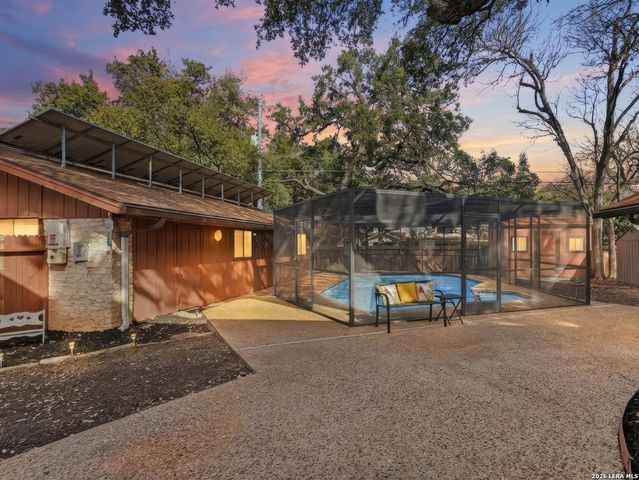 3727 HUNDRED OAKS DR, San Antonio, TX 78217