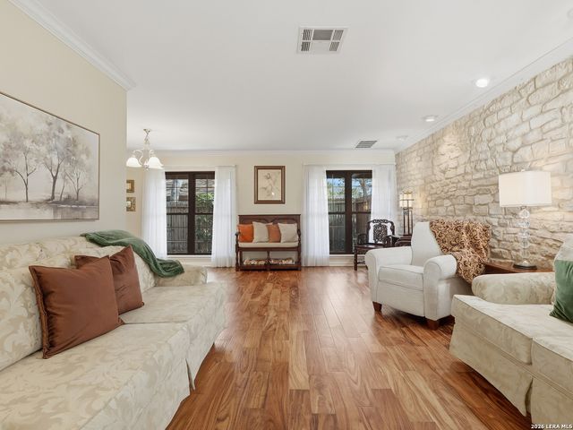 3727 HUNDRED OAKS DR, San Antonio, TX 78217
