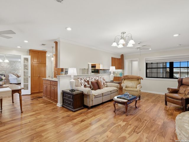 3727 HUNDRED OAKS DR, San Antonio, TX 78217