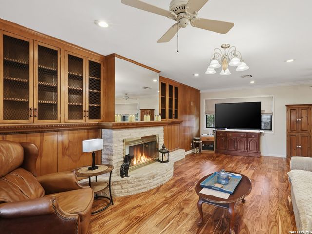 3727 HUNDRED OAKS DR, San Antonio, TX 78217