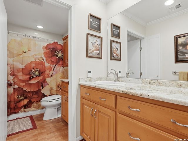 3727 HUNDRED OAKS DR, San Antonio, TX 78217