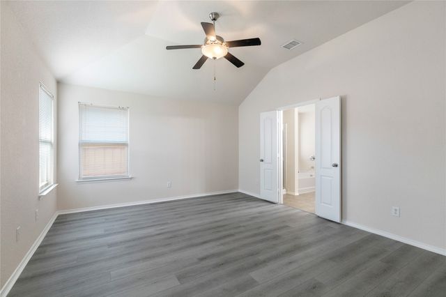 5140 Mirror Lake Drive, Haltom City, TX 76117
