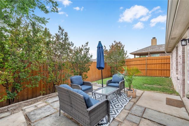 5140 Mirror Lake Drive, Haltom City, TX 76117