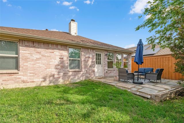 5140 Mirror Lake Drive, Haltom City, TX 76117