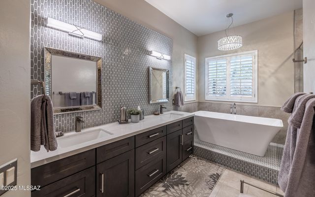 5062 W Coyote Gulch Loop, Marana, AZ 85658