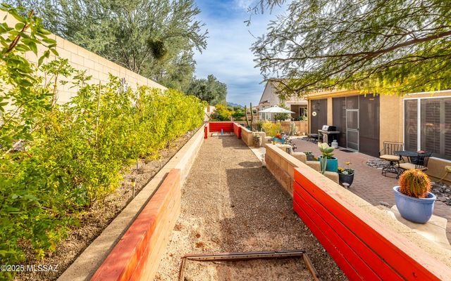 5062 W Coyote Gulch Loop, Marana, AZ 85658