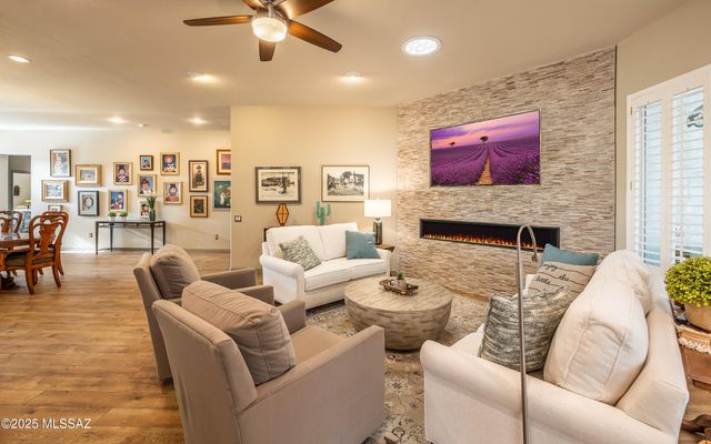 5062 W Coyote Gulch Loop, Marana, AZ 85658