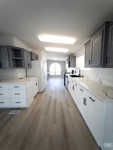 8925 Oleander Avenue, California City, CA 93505