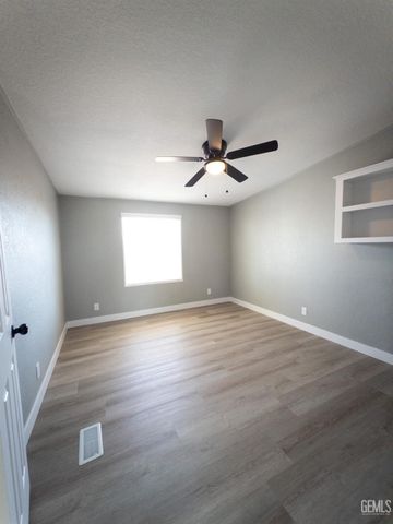 8925 Oleander Avenue, California City, CA 93505