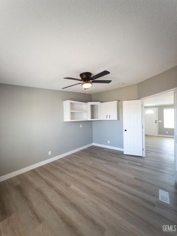 8925 Oleander Avenue, California City, CA 93505