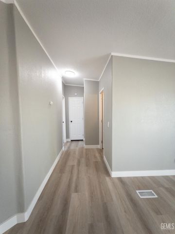 8925 Oleander Avenue, California City, CA 93505