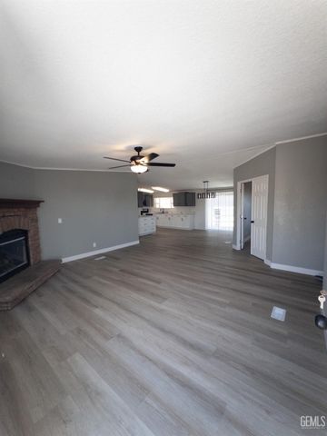 8925 Oleander Avenue, California City, CA 93505