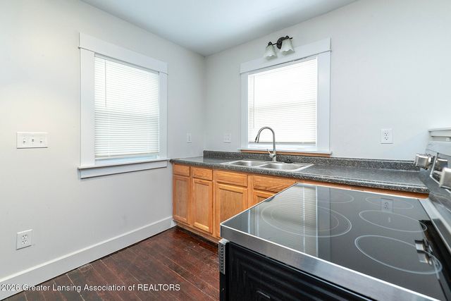 421 S Clemens Avenue, Lansing, MI 48912