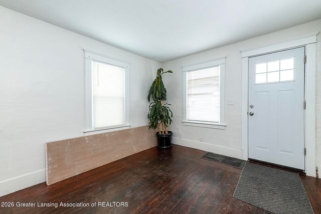 421 S Clemens Avenue, Lansing, MI 48912