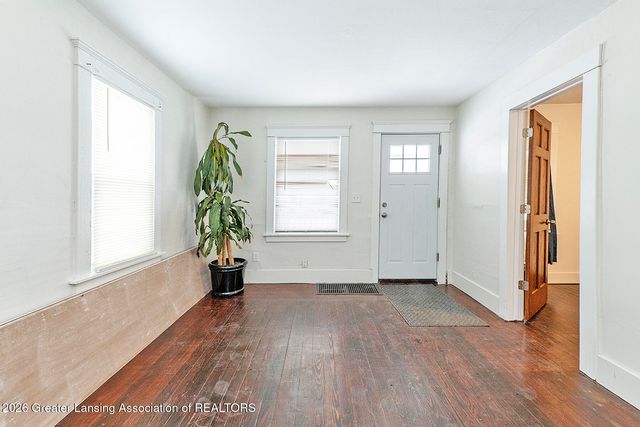 421 S Clemens Avenue, Lansing, MI 48912