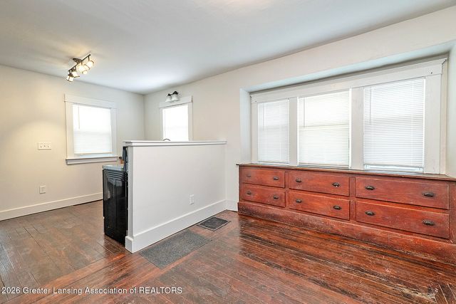 421 S Clemens Avenue, Lansing, MI 48912