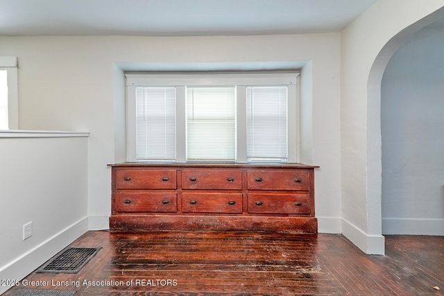 421 S Clemens Avenue, Lansing, MI 48912