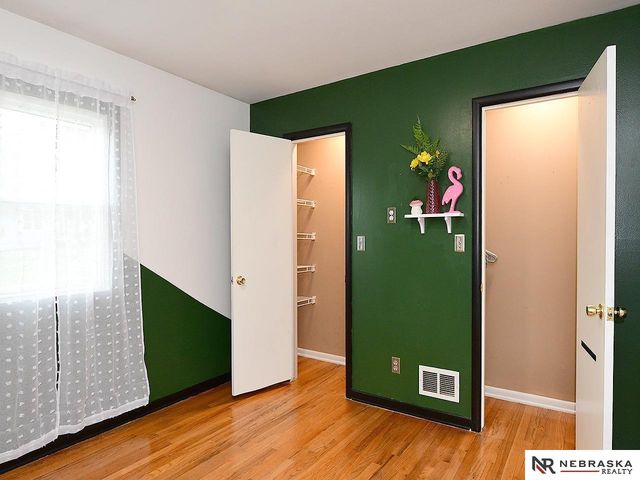 4864 S 51st Street, Omaha, NE 68117