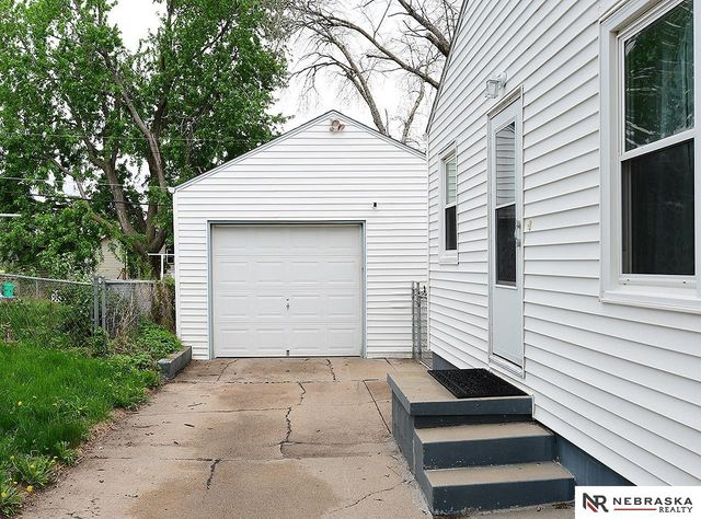 4864 S 51st Street, Omaha, NE 68117