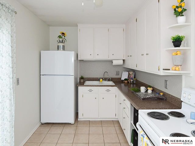 4864 S 51st Street, Omaha, NE 68117