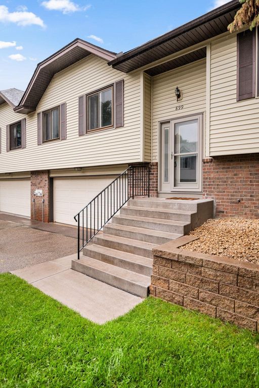 899 Lawnview Avenue, Shoreview, MN 55126 — photo 2