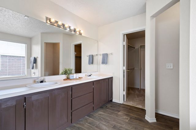 815 Creekside Drive, Glenn Heights, TX 75154