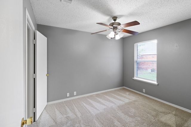 815 Creekside Drive, Glenn Heights, TX 75154