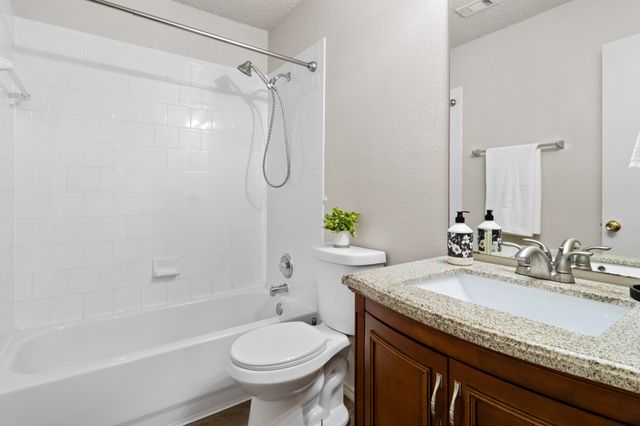 815 Creekside Drive, Glenn Heights, TX 75154