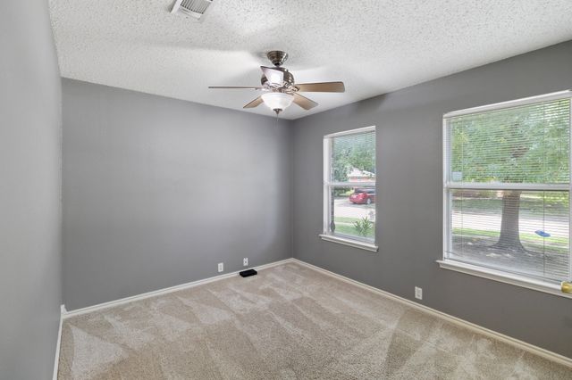 815 Creekside Drive, Glenn Heights, TX 75154