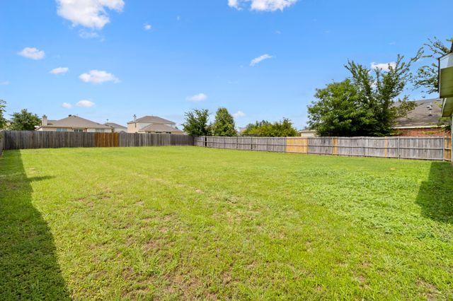 815 Creekside Drive, Glenn Heights, TX 75154
