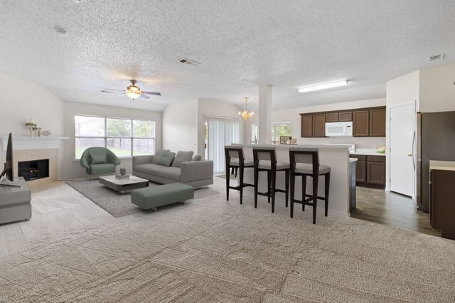 815 Creekside Drive, Glenn Heights, TX 75154