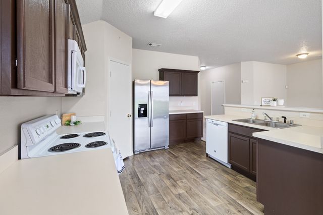 815 Creekside Drive, Glenn Heights, TX 75154
