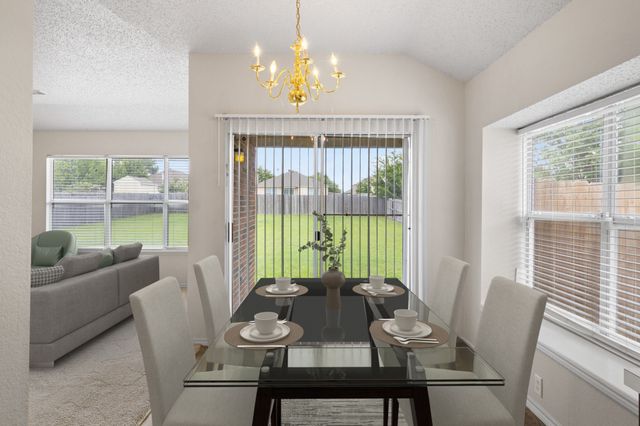815 Creekside Drive, Glenn Heights, TX 75154