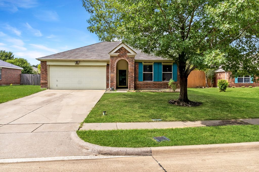 815 Creekside Drive, Glenn Heights, TX 75154