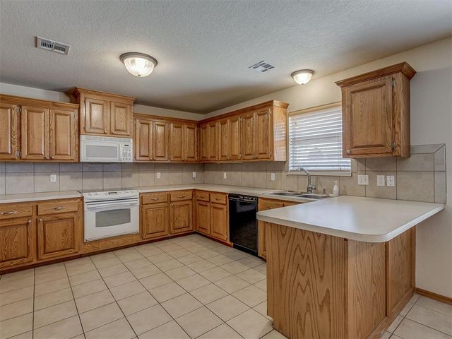 617 N White Tail Way, Mustang, OK 73064