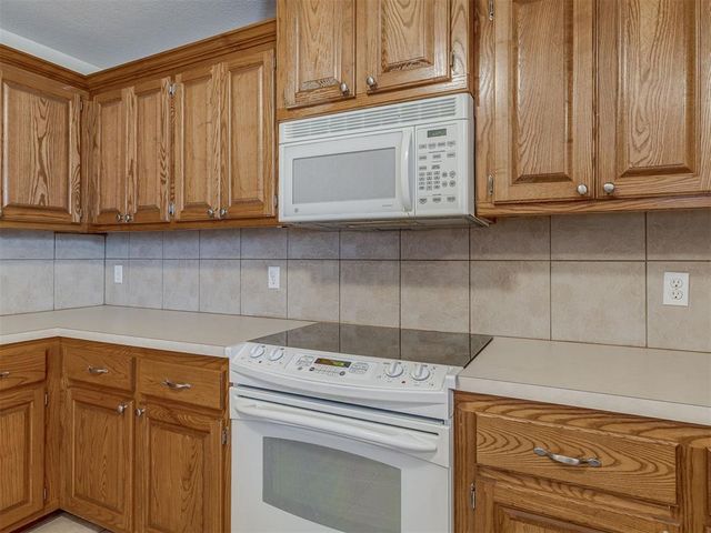 617 N White Tail Way, Mustang, OK 73064