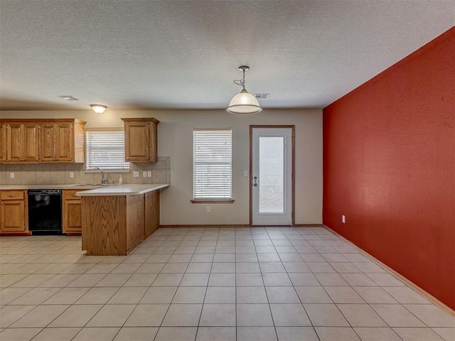 617 N White Tail Way, Mustang, OK 73064